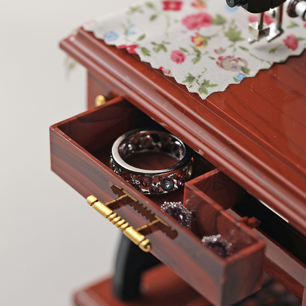 Vintage Sewing Machine Music Box – Retro Wind-Up Desk Decor - Image 5
